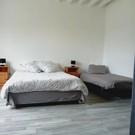 La Petite Maison D'en Face-1 Chambre Holiday home Allibaudieres